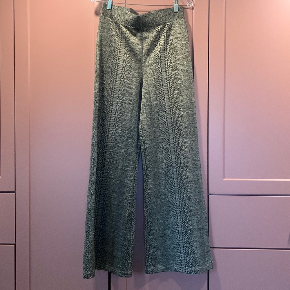 Wide leg pants